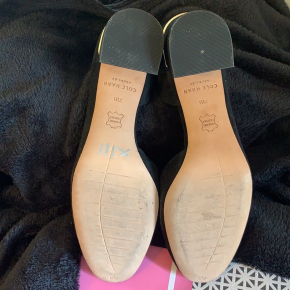 Cole Haan black suede shoe w/ gold accent to heel - Picture 5 of 7